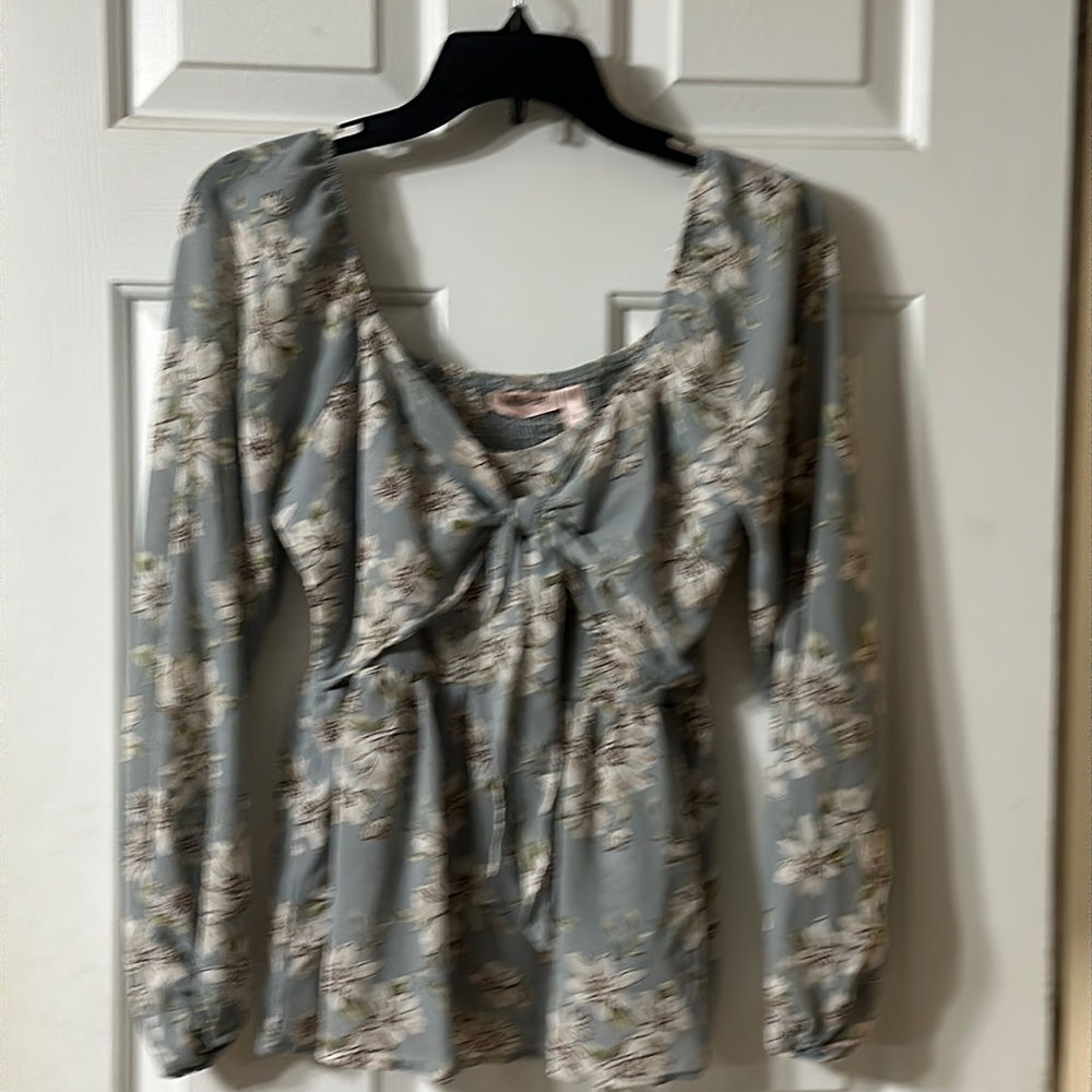 New with tag Willow & Root blouse from Buckle. Size small